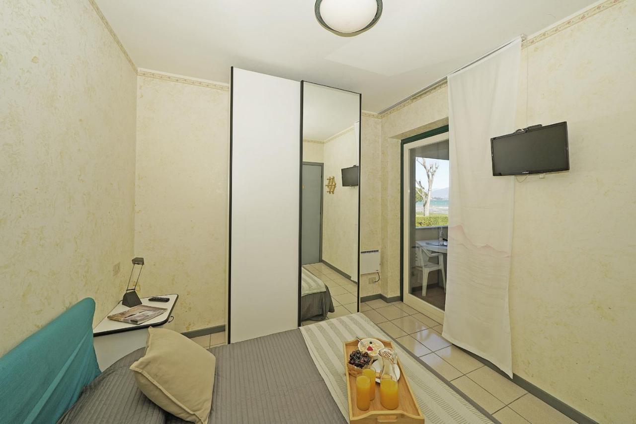 Appartamento Il Porticciolo P1-12 By Wonderful Italy Sirmione Esterno foto
